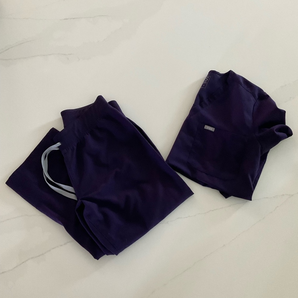 Women’s FIGS in small